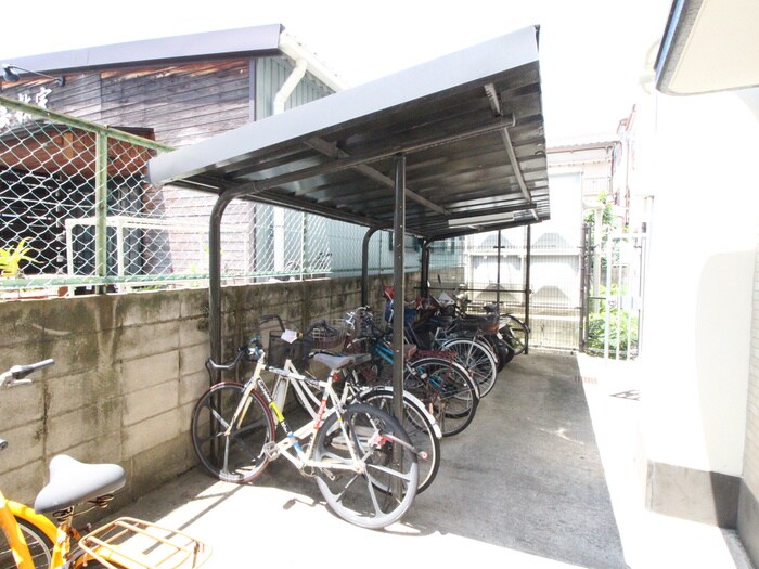 物件外観写真3　(駐輪場)