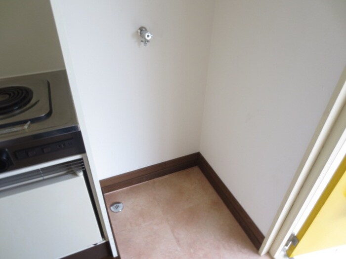 物件内観写真16　(洗濯機置場)