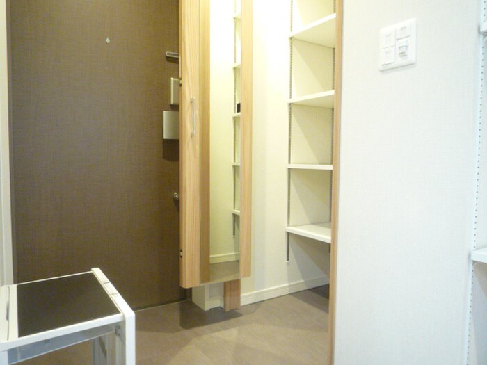 物件内観写真11　(玄関)