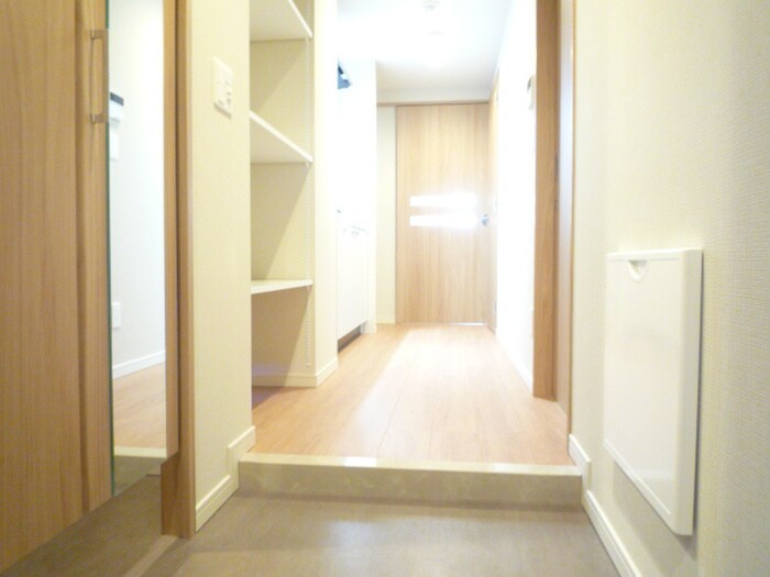 物件内観写真22　(玄関)