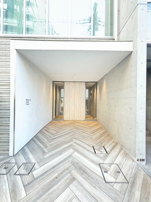 物件外観写真2　(エントランス部分)