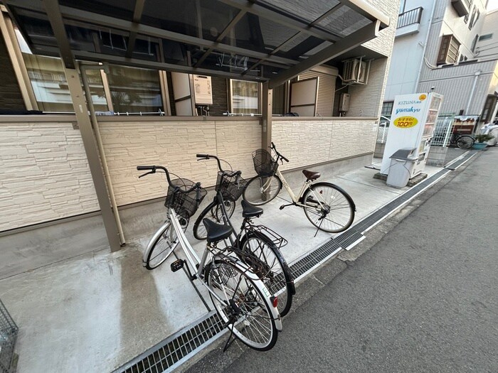 物件外観写真4　(駐輪場)