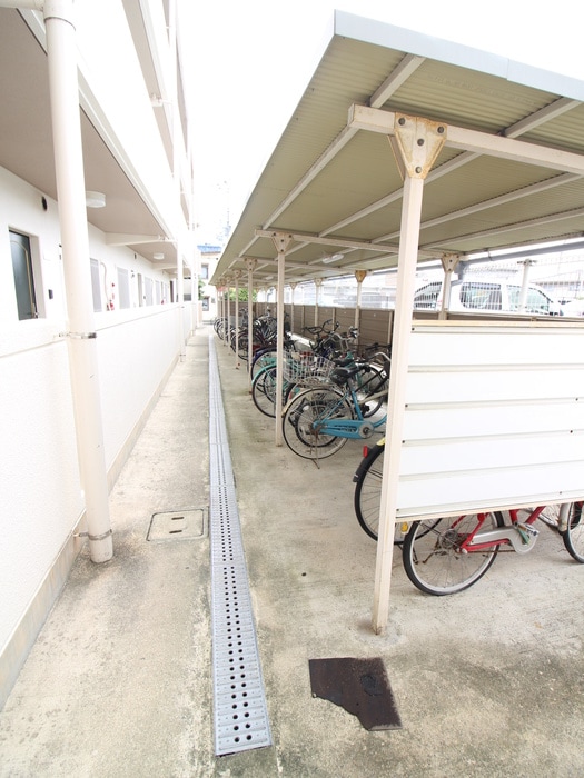 物件外観写真3　(駐輪場)