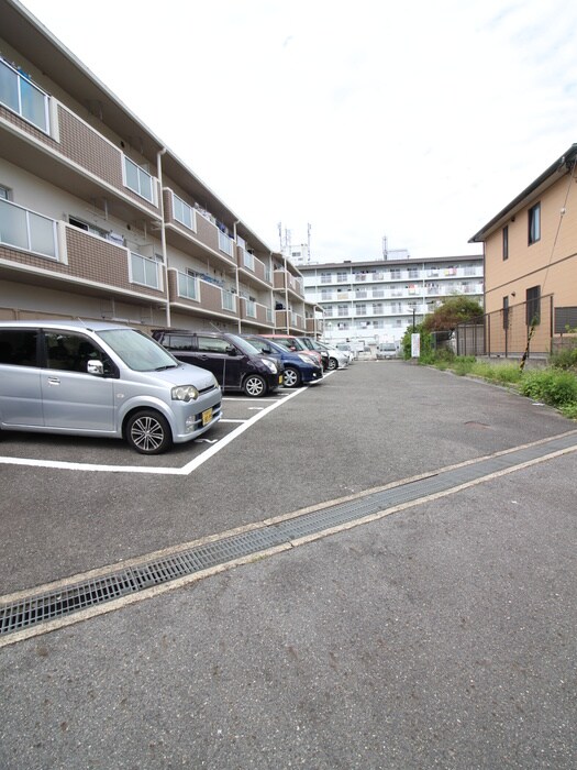 物件外観写真4　(駐車場)