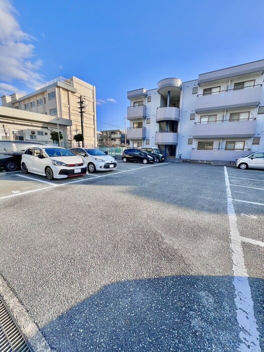 物件外観写真4　(駐車場)