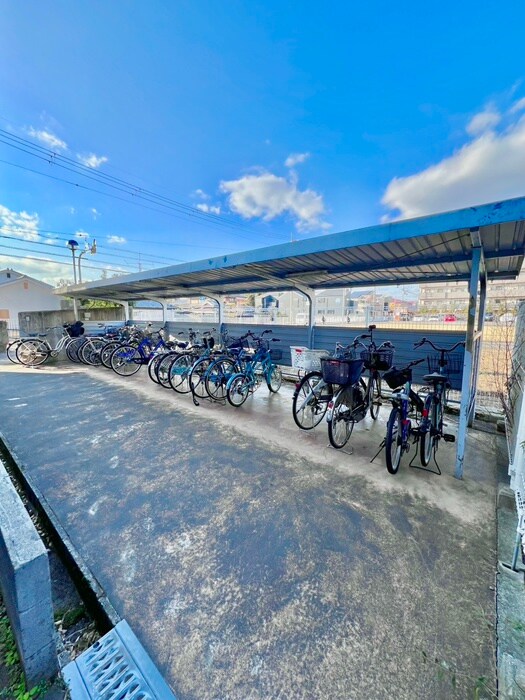 物件外観写真6　(駐輪場)