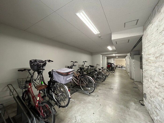 物件外観写真4　(駐輪場)