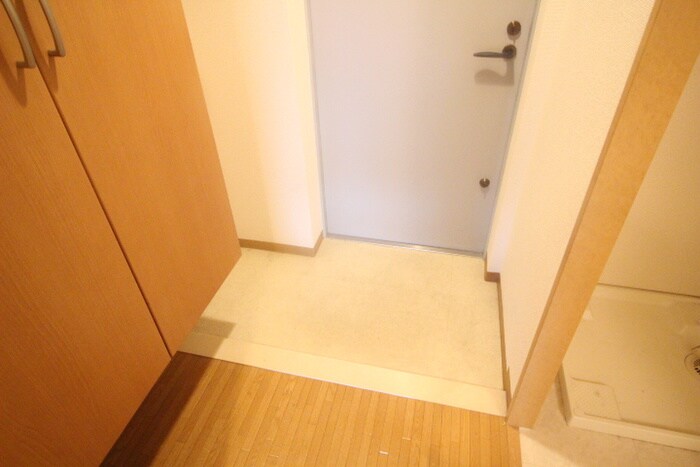 物件内観写真16　(玄関)