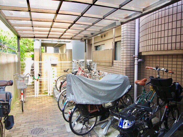 物件外観写真4　(駐輪場)