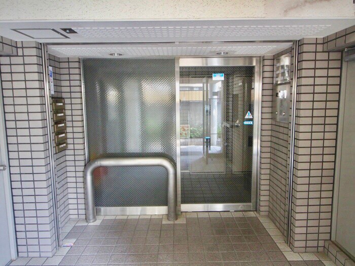 物件外観写真5　(エントランス部分)
