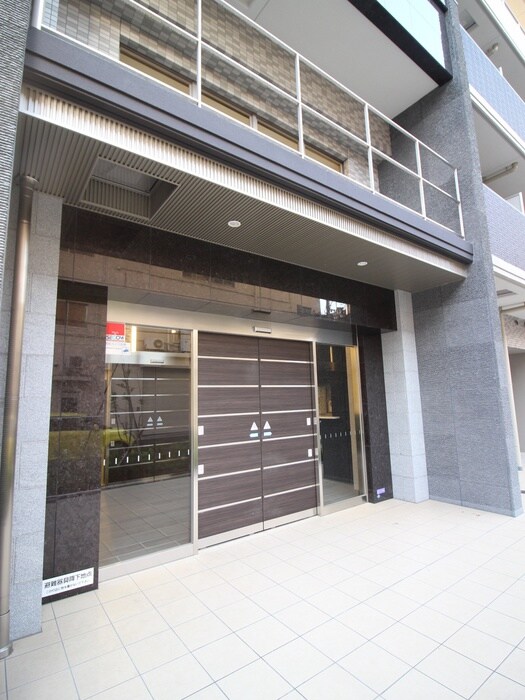 物件外観写真4　(エントランス部分)