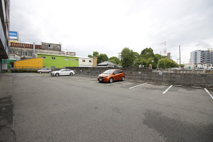 物件外観写真6　(駐車場)
