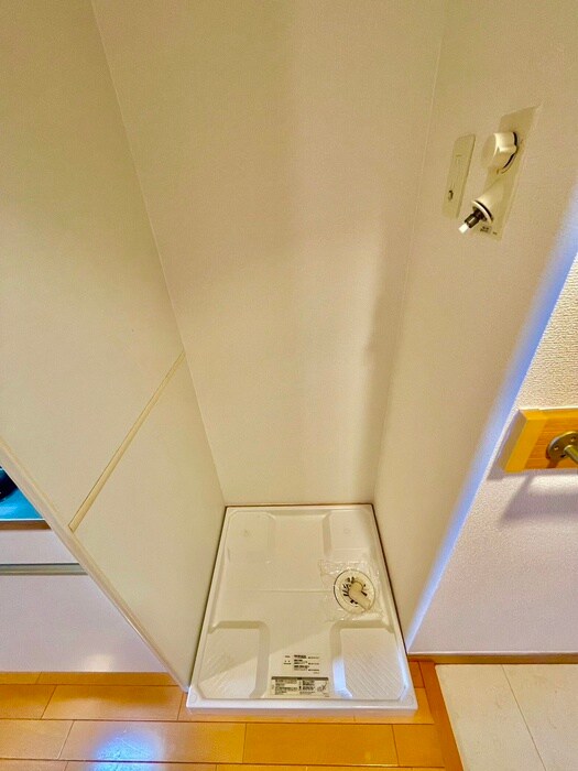 物件内観写真12　(洗濯機置場)