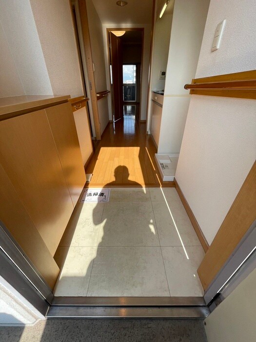 物件内観写真16　(玄関)