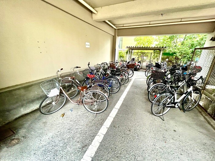 物件外観写真5　(駐輪場)