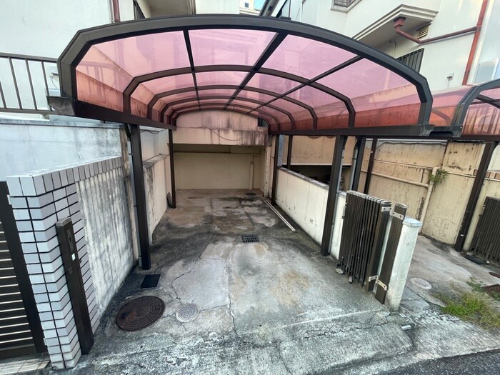 物件外観写真4　(駐車場)