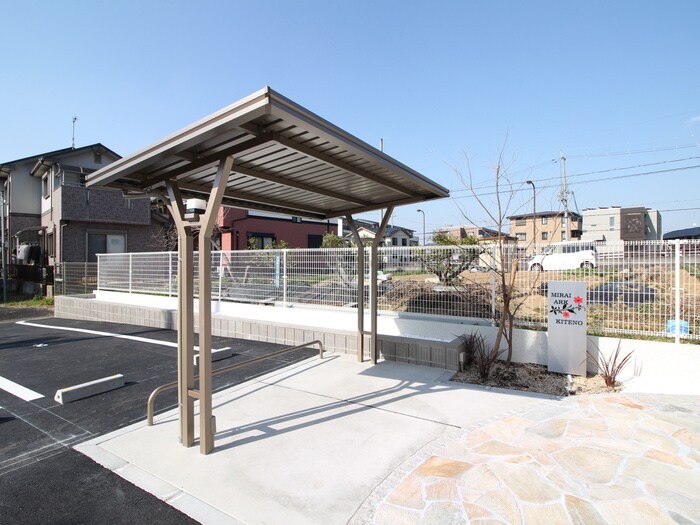 物件外観写真4　(駐輪場)