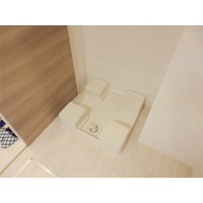 物件内観写真13　(洗濯機置場)