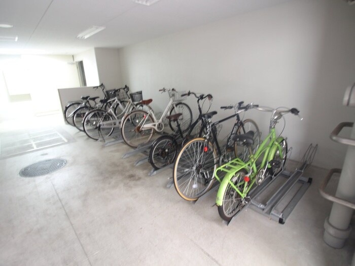物件外観写真3　(駐輪場)
