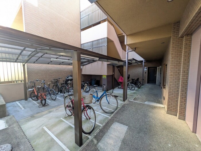 物件外観写真5　(駐輪場)