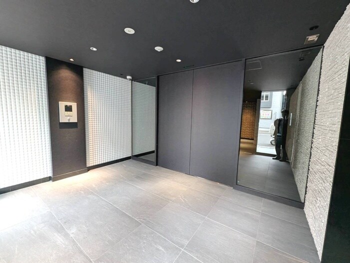 物件外観写真6　(エントランス部分)