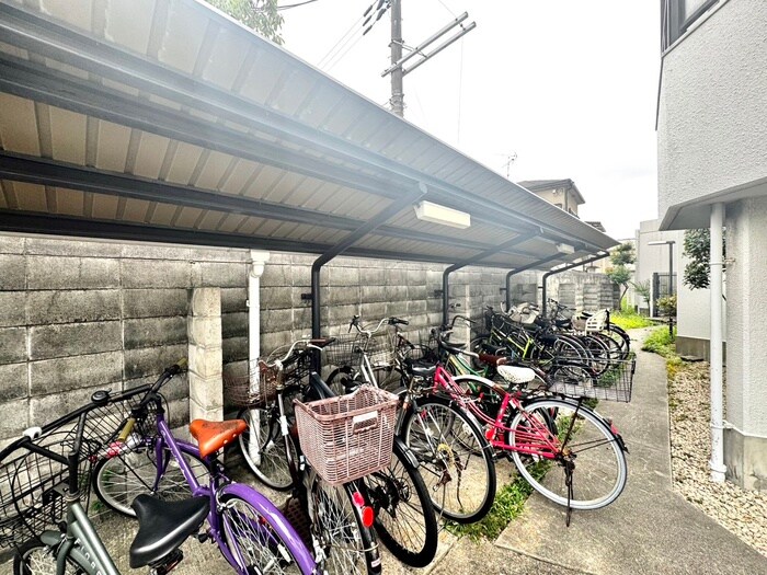 物件外観写真3　(駐輪場)