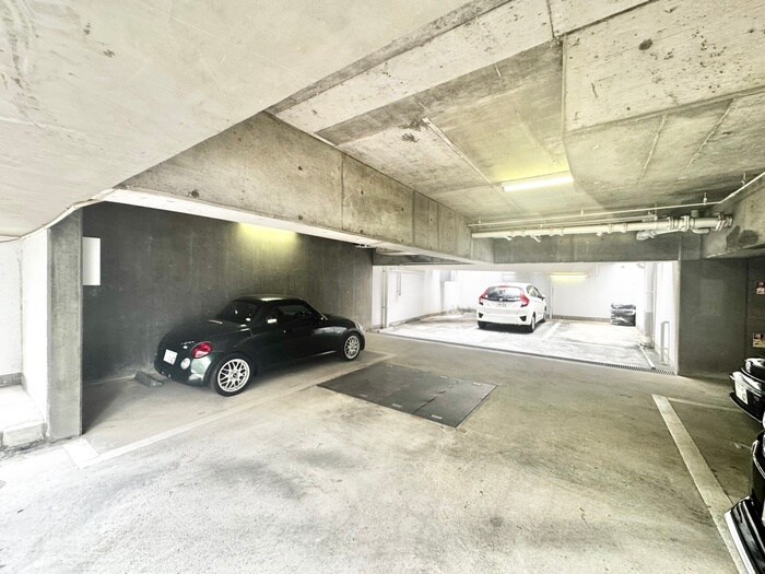 物件外観写真4　(駐車場)