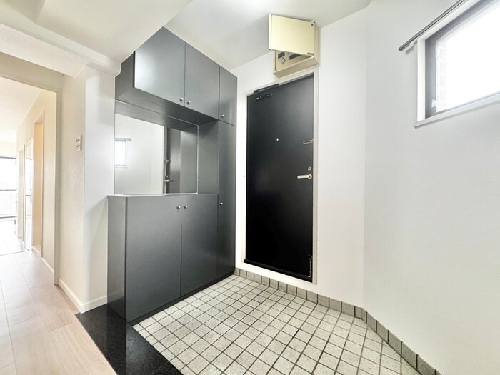 物件内観写真17　(玄関)
