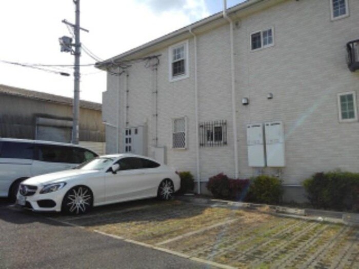 物件外観写真5　(駐車場)