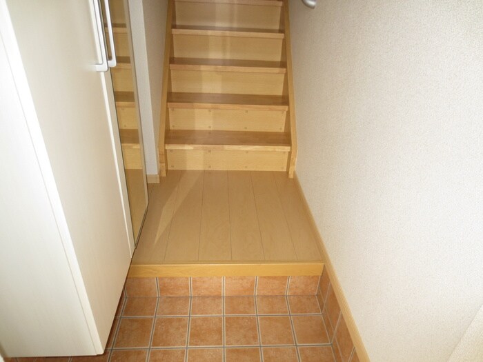 物件内観写真16　(玄関)