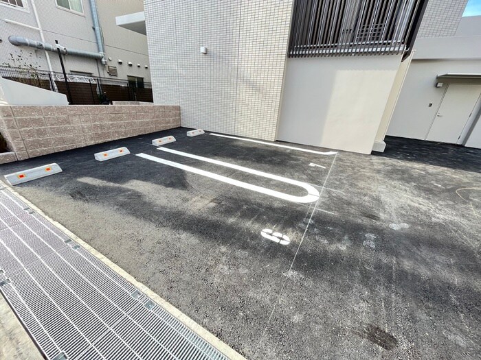 物件外観写真5　(駐車場)