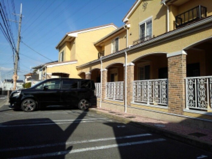 カルム　オ－ブの駐車場