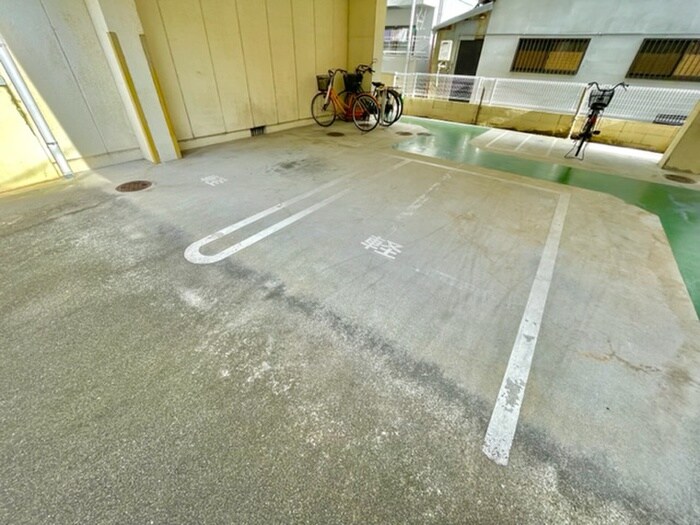 物件外観写真2　(駐車場)