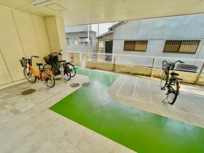 物件外観写真3　(駐輪場)