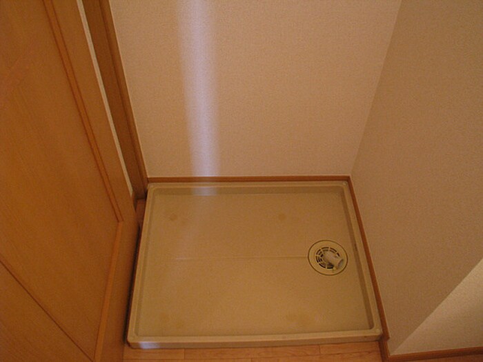 物件内観写真14　(洗濯機置場)