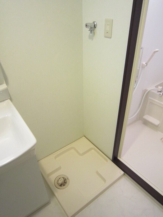 物件内観写真9　(洗濯機置場)