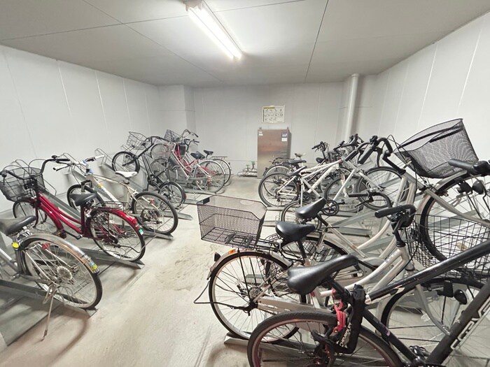 物件外観写真6　(駐輪場)