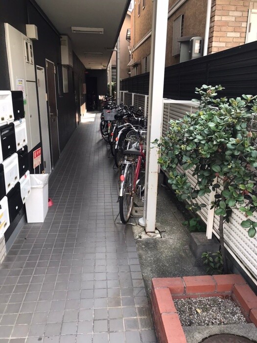 物件外観写真4　(エントランス部分)