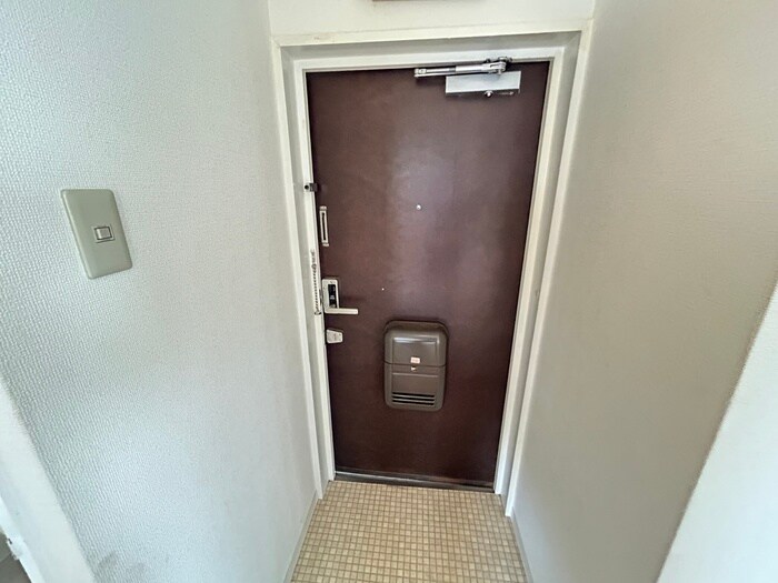 物件内観写真16　(玄関)