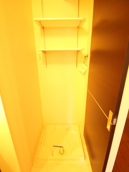 物件内観写真13　(洗濯機置場)