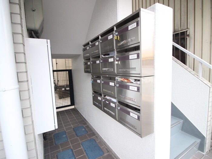 物件外観写真3　(エントランス部分)