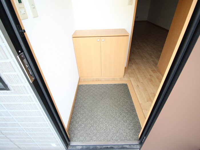 物件内観写真13　(玄関)