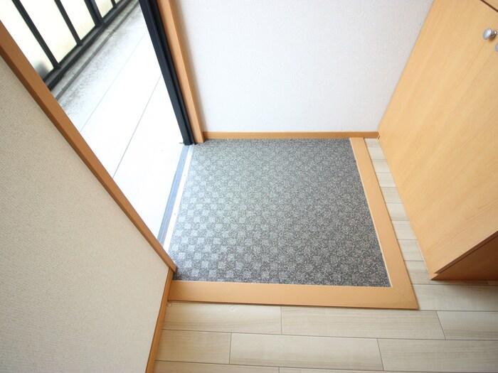 物件内観写真16　(玄関)