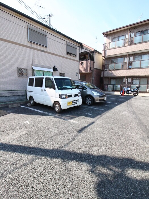 物件外観写真3　(駐車場)