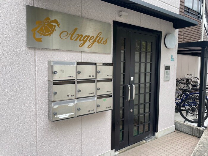 物件外観写真5　(エントランス部分)