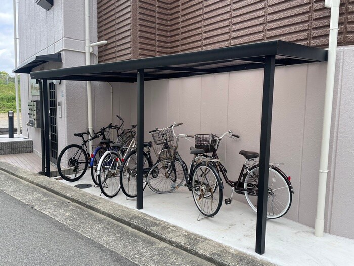 物件外観写真6　(駐輪場)