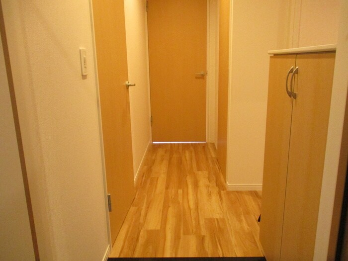 物件内観写真16　(玄関)