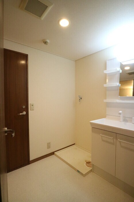 物件内観写真14　(洗濯機置場)