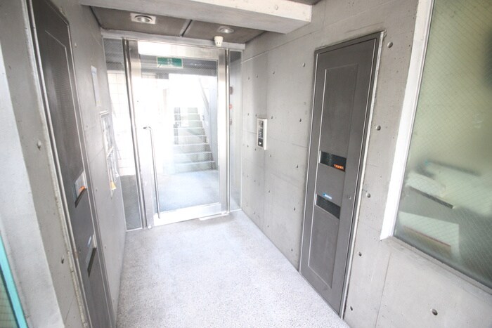 物件外観写真3　(エントランス部分)