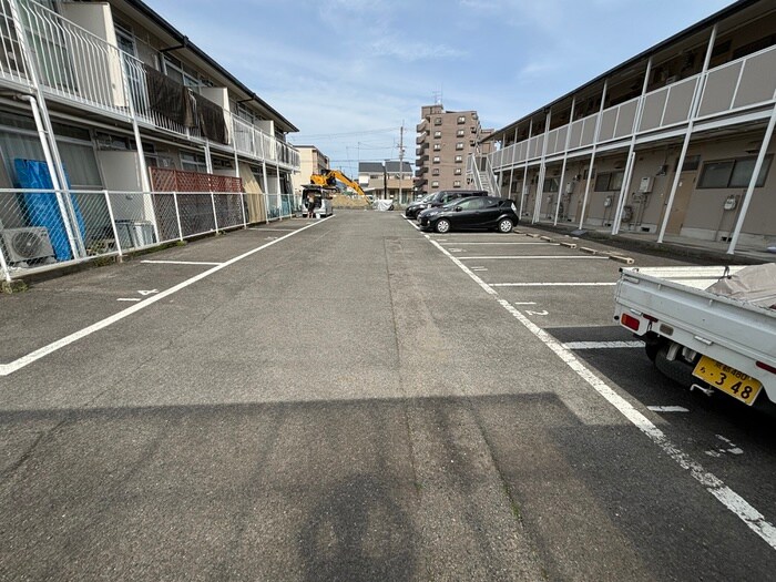 物件外観写真2　(駐車場)